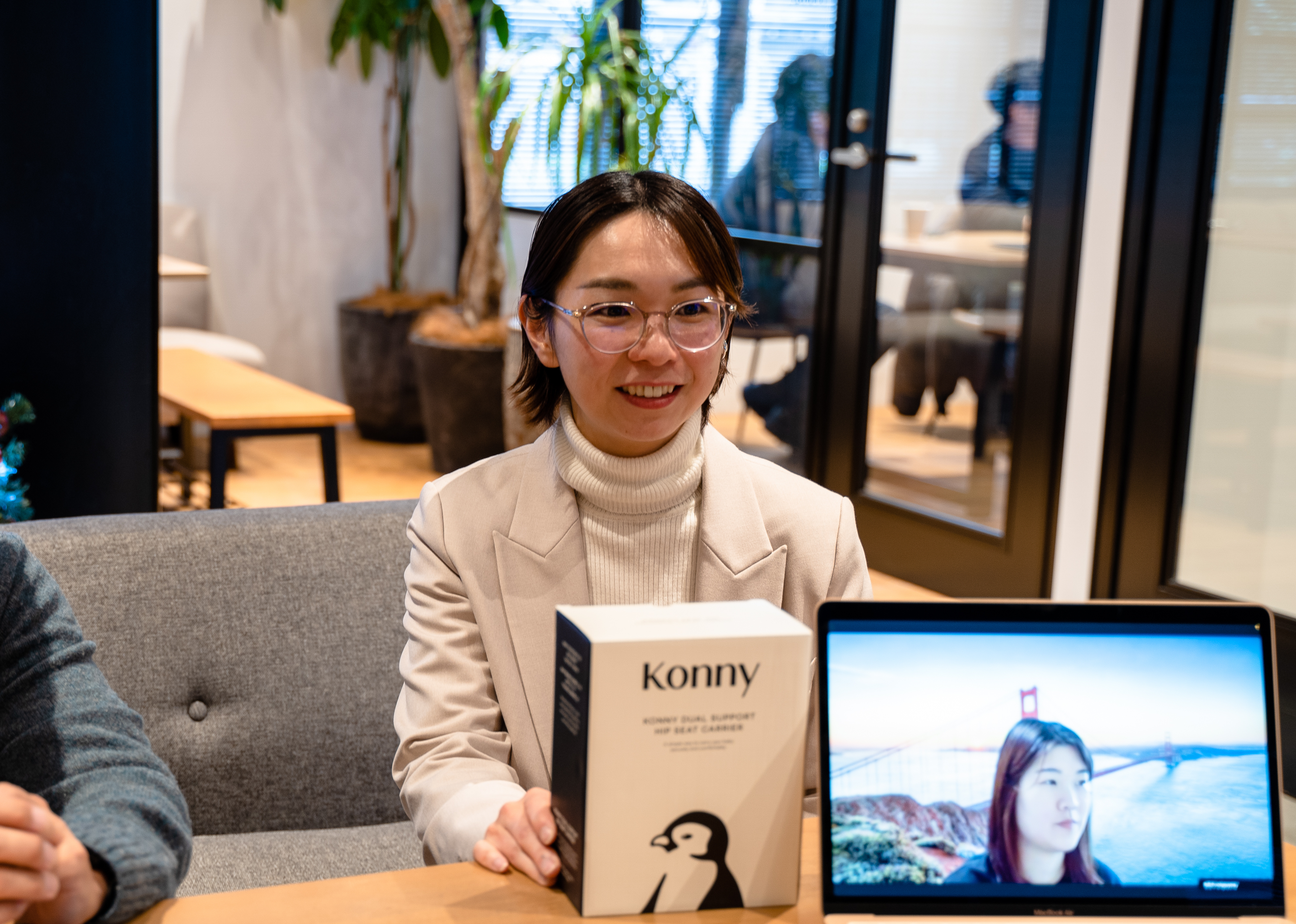 Konny 小林氏へのインタビューの様子